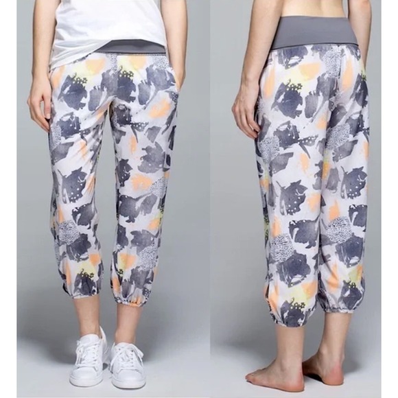 lululemon athletica Pants - Lululemon Om Pant Mini Art Pop White Multi / Slate Size 6